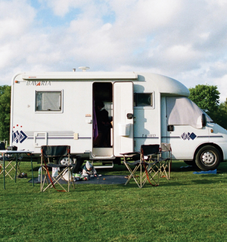 Jaki klej sprawdzi się najlepiej przy naprawach kamperów i przyczep kempingowych?
